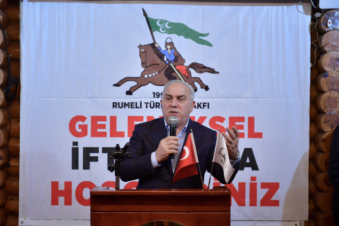 Başkan Turan, Rumeli Türkleri Vakfı'nın Geleneksel İftar Sofrasında Hemşehrileri ile Bir Araya Geldi