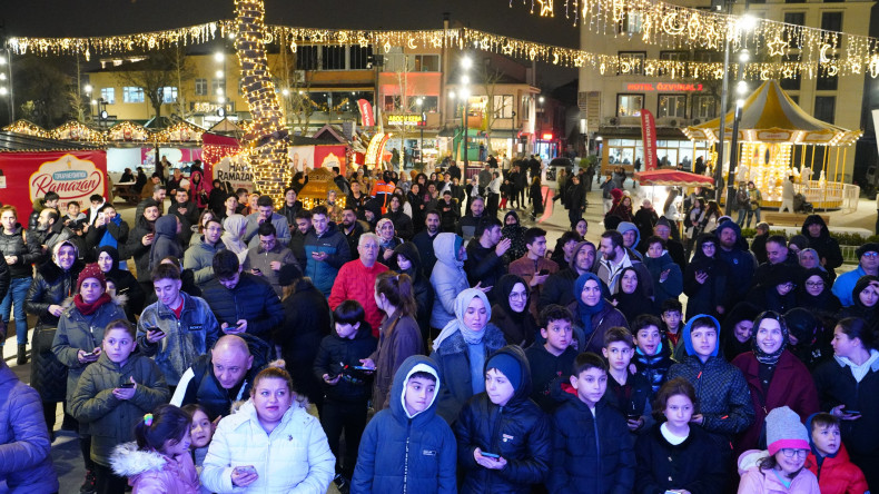 Ramazan'ın Maneviyatı Topkapı Kaleiçi Meydanımızda Hemşehrilerimizi Bir Araya Getiriyor