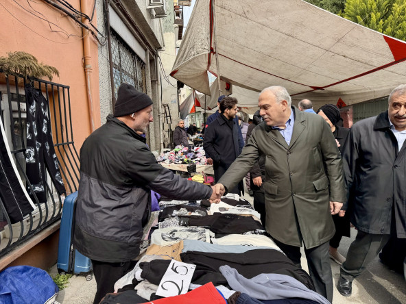 Başkan Turan, İftar Öncesi Sümbülefendi Perşembe Pazarı'nda Hemşehrileriyle Buluşarak Ramazan'ın Bereketini Paylaştı