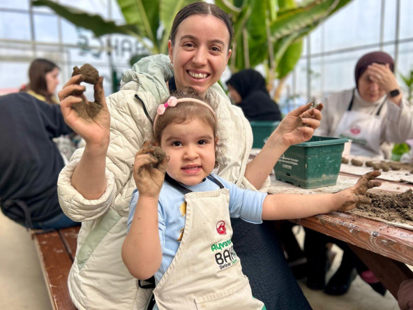 Ayvansaray Bahçe'de Sürdürülebilir Yaşamın İzinde: Veliler ve Çocuklarımızla Tohum Toplarıyla Doğaya Umut Bırakan Etkinlik