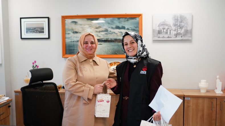 Halkla İlişkiler Ofisi Ekibimizden 8 Mart Dünya Kadınlar Günü'nde Mesai Arkadaşlarımıza Hediye Takdimi