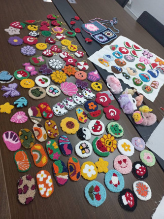 KARINCA El Emeği Eğitim Birimlerimizden Bayram Öncesi Anlamlı Dayanışma: Yeşilköy Çocuk Evleri'ndeki Kız Çocukları İçin Hediyeler Hazırlandı