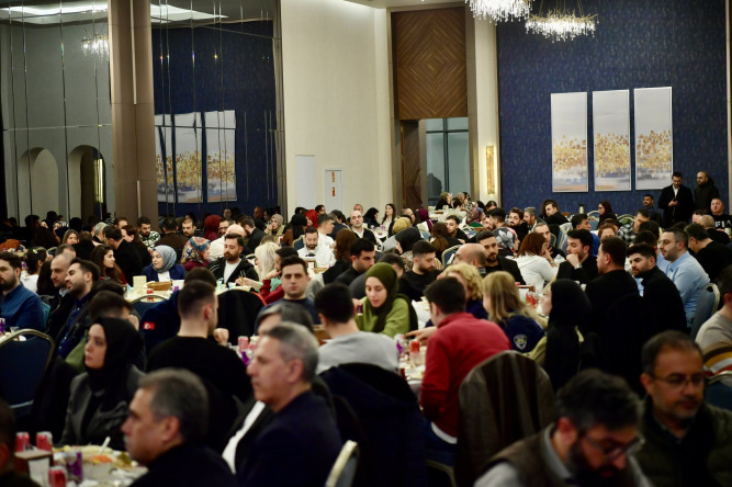 Başkan Turan, Neslişah Sultan Kültür Merkezi'nde Mesai Arkadaşlarıyla Aynı İftar Sofrasında Buluşarak Birlik ve Dayanışma Mesajı Verdi