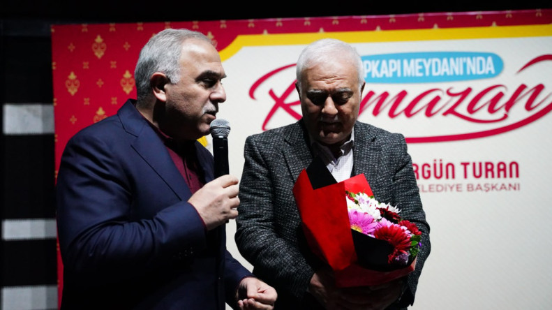 Topkapı Kaleiçi Meydanı'nda Ramazan Akşamları Sürüyor: Prof. Dr. Nihat Hatipoğlu Hemşehrilerimizle Ramazan'ın Manevî İklimini Paylaştı