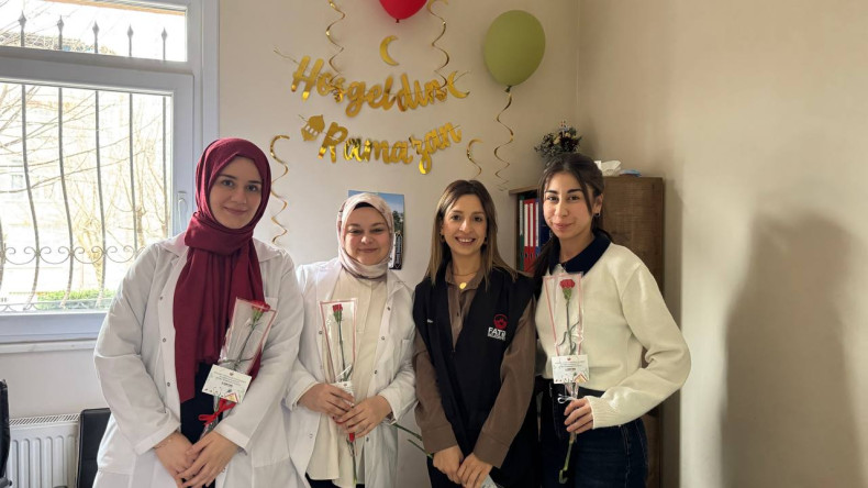 Halkla İlişkiler Ofisimizden 14 Mart Tıp Bayramı'nda Kıymetli Sağlık Çalışanlarımıza Çiçek Hediyesi