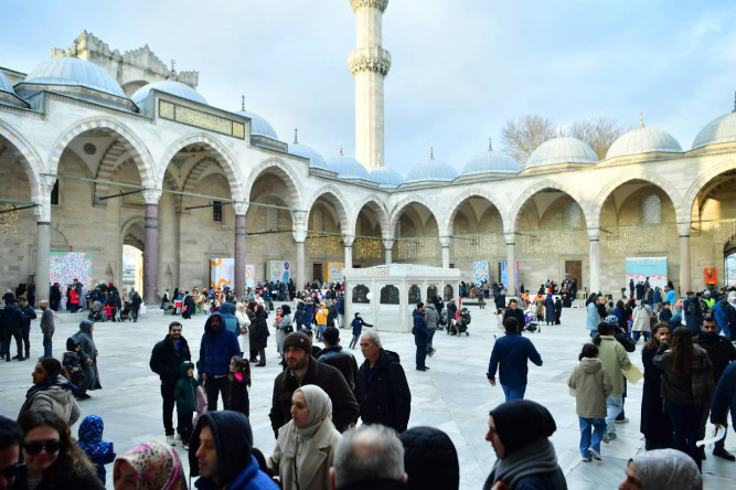 Başkan Turan, Müftülüğümüz İş Birliğiyle Süleymaniye Camii'ndeki Çocuk İftarımızda Miniklerimizle Aynı Sofrada Buluştu
