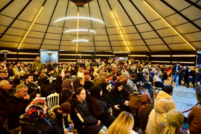 Başkan Turan, Topkapı Kaleiçi Meydanı'nda Ramazan Akşamlarının Bereketini Hemşehrileriyle Paylaştı