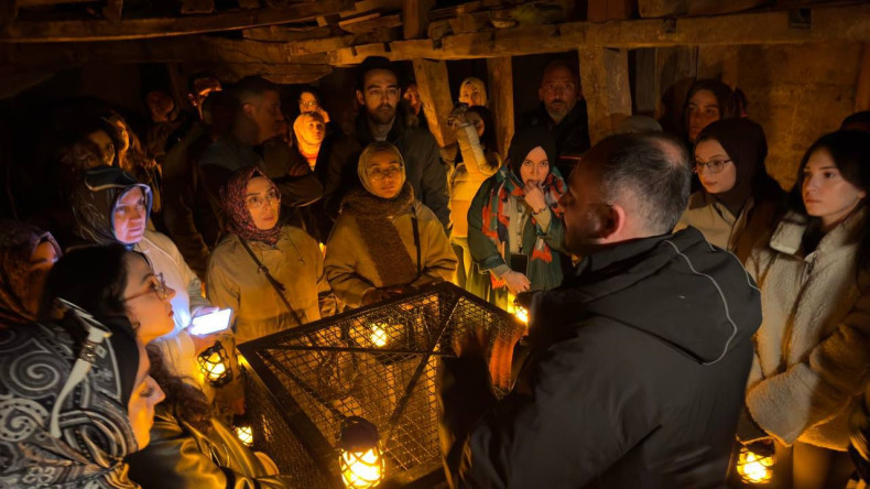 Ay Işığında Tarihî Bir Gece: Yedikule Hisarı'nda Fener Eşliğinde Yolculuk