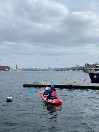 Üniversite Öğrencilerimiz, Fatih Belediyesi Kano ve Kürek Sporları Merkezi'nde Kano Heyecanını Yaşadı