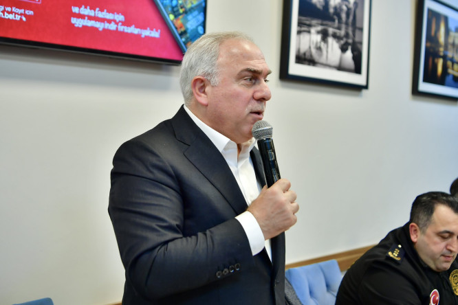 Başkan Turan, Fatih'te Muhtarlar ve Aileleriyle İftar Sofrasında Bir Araya Geldi