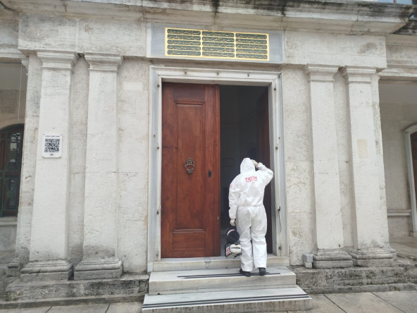 Fatih'te İbadethanelerde Süreklilik Esasına Dayalı Hijyen Çalışmaları Sürdürülüyor