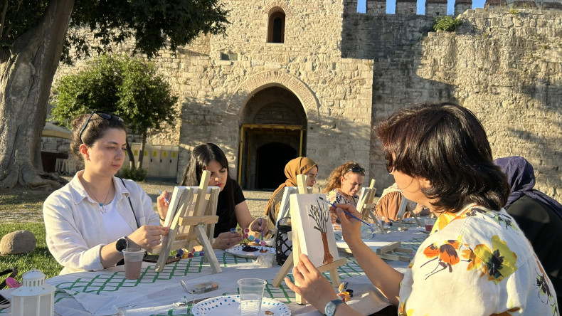 RENKLERLE İÇE YOLCULUK