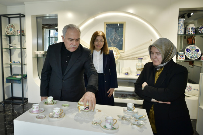 Başkan Turan KADEM Heyetini Ağırladı, KARINCA El Emeği Mağazası ve Nusret Çolpan Sanat Galerisi'ndeki Safİstanbul Sergisi Ziyaret Edildi
