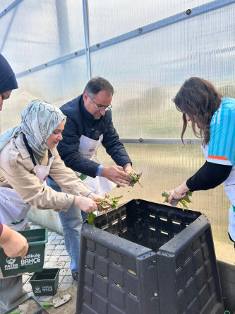 Yedikule Bahçe'de Kompost Atölyesi: Organik Atıklar Toprakla Buluşuyor