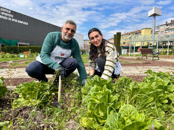 Şehirde Bahçıvan Atölyesi: Yedikule Bahçe'de Toprakla Buluşmanın İncelikleri