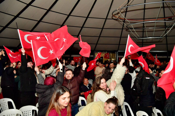 Topkapı Kaleiçi Meydanı Otağ Çadırı'nda Dev Ekranda İzlenen Maçta 24 Yıllık Hasret, Dünya Kupası Biletiyle Sona Erdi