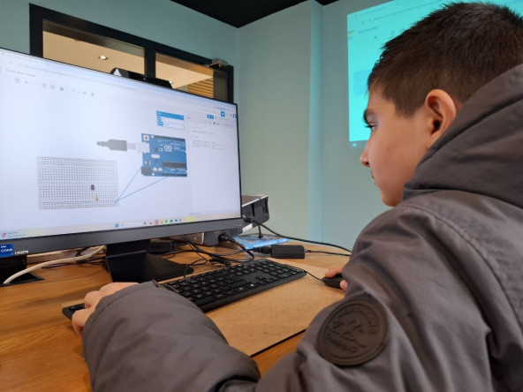 Bilim Fatih'te Gençlerimize Yönelik Robotik Kodlama ve Temel Elektronik Eğitim Programı