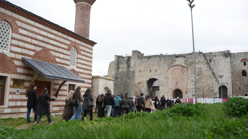 Efsaneleriyle Ünlü Yedikule Hisarı'nda Rehberli Gündüz Turları Devam Ediyor