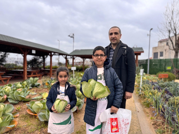 Ayvansaray Bahçe'de Bahar Bereketi: Vatandaşlarımızla “Ayvansaray Lahanası” Çapa Zamanı