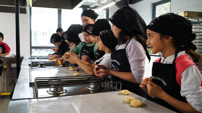 Genç KARINCA Projesiyle Silivrikapı'da Emin Ali Yaşin İlkokulu Öğrencilerimizle Kurabiye Çalışması