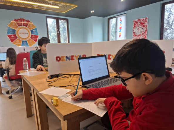 Bilim Fatih'te DENEYAP Öğrenci Seçme Sınavı 700'ü Aşan Başvuruyla Devam Ediyor, Adaylar Çok Yönlü Süreçte Değerlendiriliyor