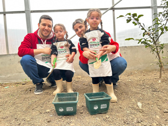 Yedikule Bahçe'de Minik Çiftçilerimiz İlk Tohumlarını Toprakla Buluşturuyor