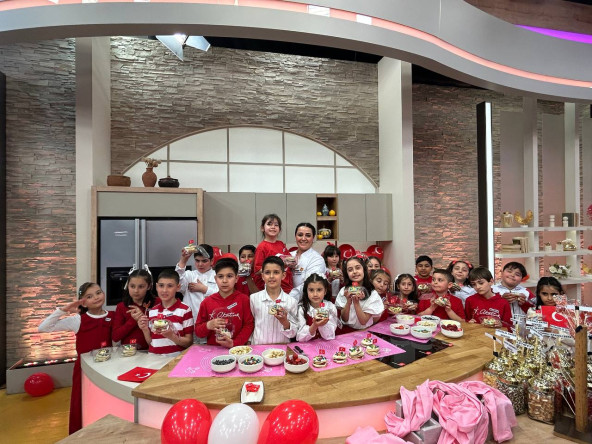 KARINCA El Emeği Eğitim Birimimiz, 23 Nisan'da TRT 1 Canlı Yayınında Öğrencilerimiz ve Öğretmenlerimizle Üretim Sürecini Ekrana Taşıdı