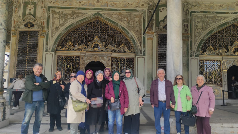Kıymetli Büyüklerimizle Şehrin İçinde Bir Mola: Kadın ve Aile Birimimiz ile Topkapı Gezisi