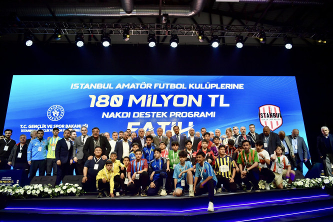 Başkan Turan, Bakan Bak'ın Teşrifleri ve Vali Gül'ün Katılımıyla Düzenlenen Destek Programında Amatör Spor Camiasıyla Bir Araya Geldi
