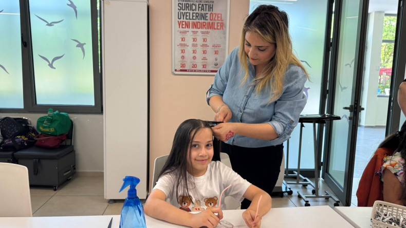 KARINCA El Emeği Eğitim Birimimizin Genç KARINCA Projesiyle Fındıkzade'de Saç Örgüsü Atölyesi