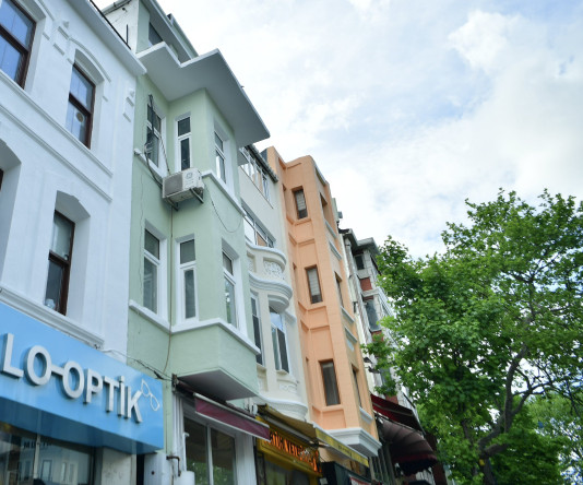 Başkan Turan, Fevzipaşa ve Macar Kardeşler Caddesi'nde Yürütülen Cephe İyileştirme Çalışmalarını Yerinde İnceledi