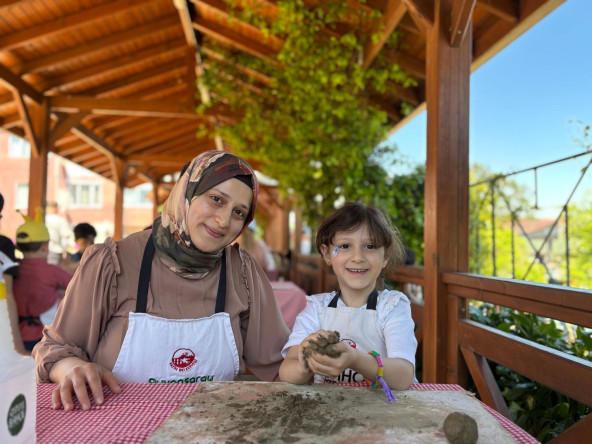 Ayvansaray Bahçe'de Sürdürülebilir Yaşamın İzinde: Anneler ve Çocuklarımızla Tohum Toplarıyla Doğaya Umut Bırakan Etkinlik