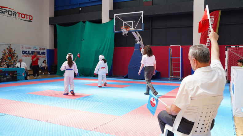 1453 İstanbul'un Fethi Yıldızlar Karate Şampiyonası Fatih'te Mücadele Dolu Karşılaşmalara Sahne Oldu