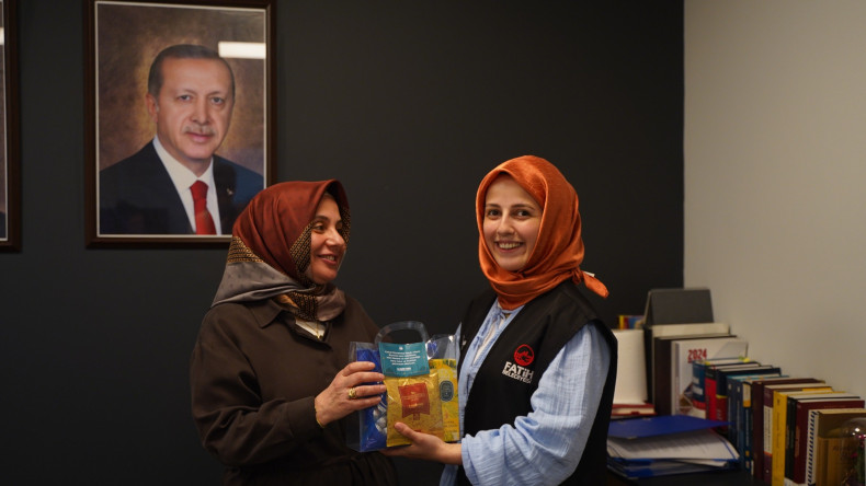 Halkla İlişkiler Ofisimizden Kurban Bayramı Öncesi Mesai Arkadaşlarımıza Bayram Tebriği ve Hediye Takdimi