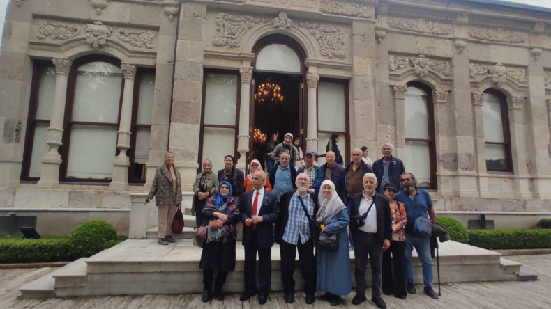 Kadın ve Aile Birimimizden Tarihin İzinde Bir Gün: Yadigâr Kahvesi'ndeki Kıymetli Büyüklerimizle Topkapı Sarayı Gezisi