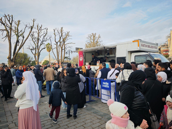 Fatih'in Dört Bir Yanındaki Camilerde Bayram Sabahı Çorba İkramı