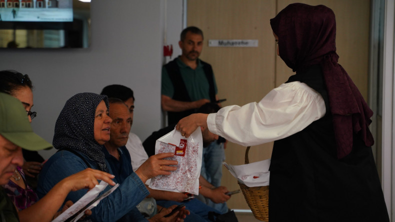Halkla İlişkiler Ofisimizden Vergi Döneminin Son Gününde Vatandaşlarımıza Hediye Takdimi