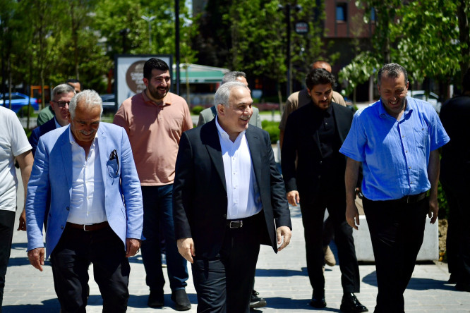 Başkan Turan, Topkapı Kaleiçi Meydanımızda Hemşehrileriyle Buluştu