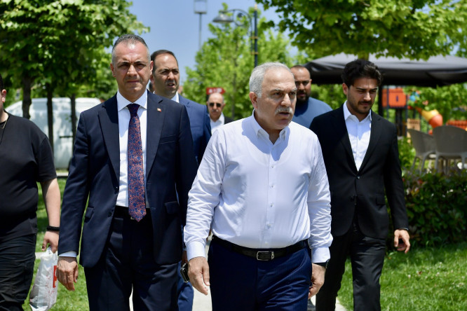 Başkan Turan, Şehircilik ve İklim Değişikliği Bakanlığı İl Müdürümüz Batur ile Karasurları Millet Bahçesi'nde Hemşehrileriyle Buluştu
