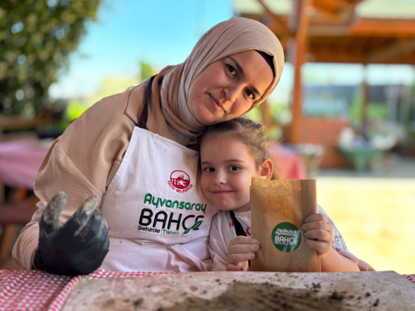 Ayvansaray Bahçe'de Nesiller Buluştu: Veliler ve Çocuklarımız Atalık Tohum Şenliği'nde Eğlenerek Öğrendi