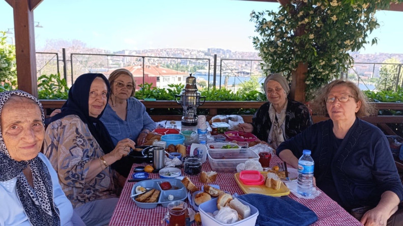 Yadigâr Kahvesi Üyelerimiz Ayvansaray Bahçe Pikniğinde Doğayla Buluştu
