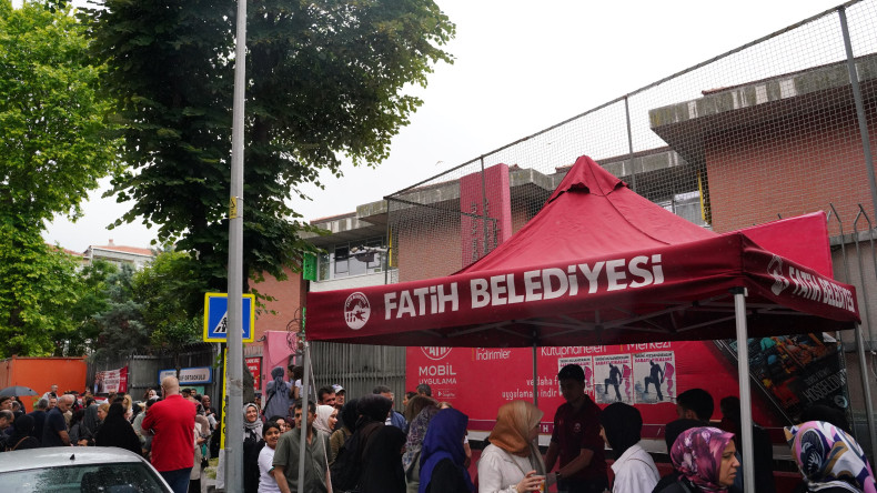 Fatih Belediyesi'nden LGS'ye Giren Öğrencilerimize ve Velilere Limonata ve Çorba İkramı
