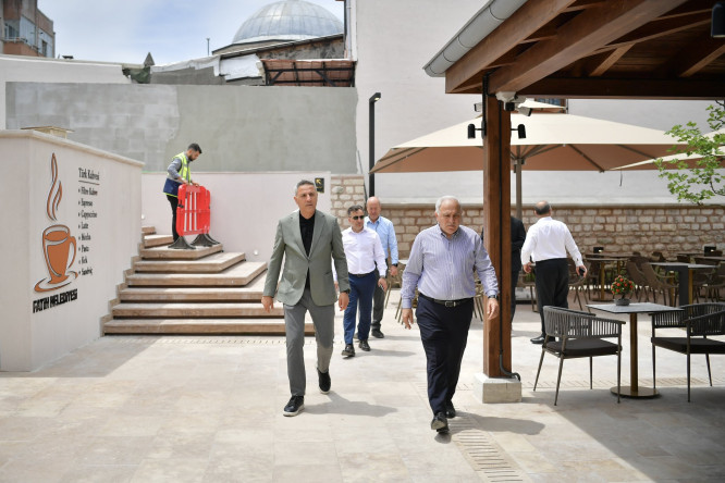 Başkan Turan, Restore Edilen Kasım Ağa Sıbyan Mektebi'nde Kapılarını Açan Haseki Kahvehane'yi İnceledi