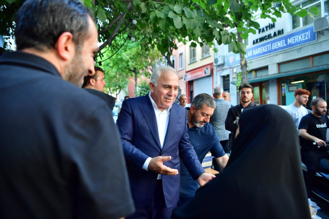 Başkan Turan, Umut Ol Derneği'nin Gazze Yararına Düzenlediği Hayır Kermesinde Gönüllüler ve Vatandaşlarımızla Buluştu