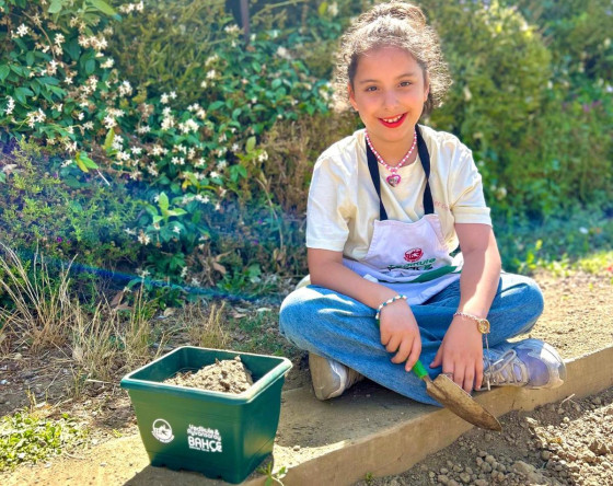 Yedikule Bahçe'de Minik Çiftçilerimiz İlk Tohumlarını Toprakla Buluşturuyor