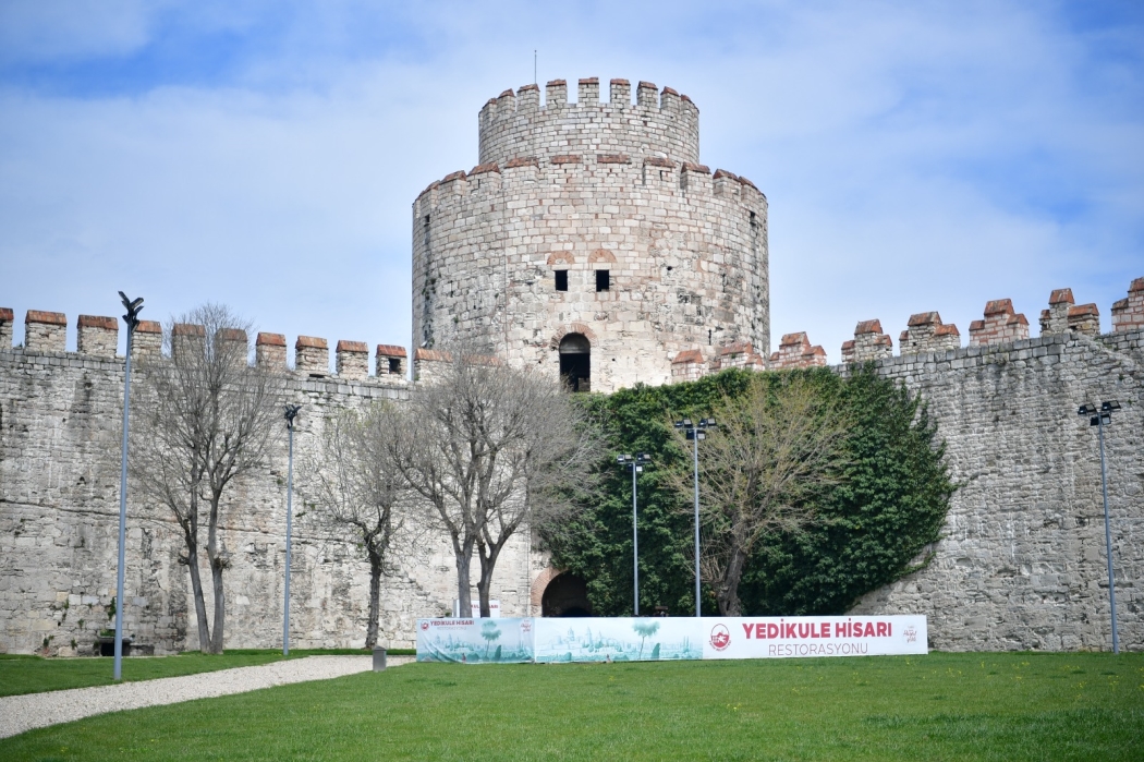 Başkan Turan Yedikule Hisarı'nda İncelemelerde Bulundu