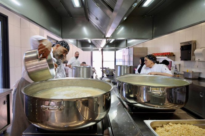 KARINCA El Emeği Eğitim Birimimiz ile GastroSanat'ta Muharrem Bereketi: Hazırlanan Aşureler Esnaf ve Vatandaşlarımıza İkram Edildi