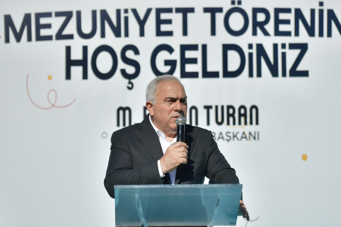 Başkan Turan, Atatürk Çağdaş Yaşam Mesleki ve Teknik Anadolu Lisesi Mezuniyet Töreni'nde Gençlerimizin Heyecanını Paylaştı