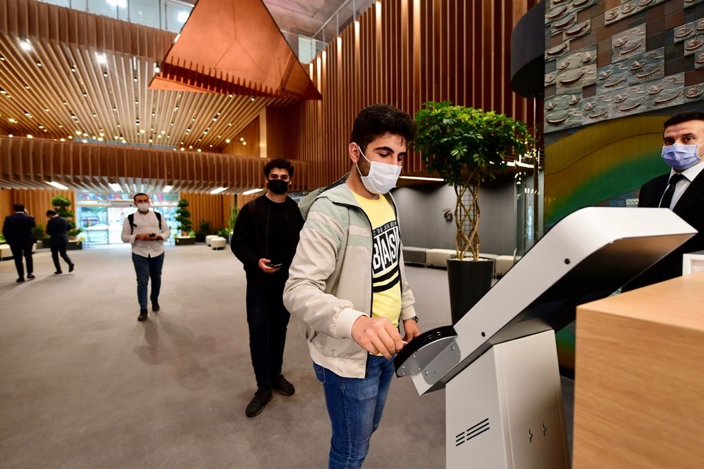 Fatih Merkez Kütüphanesi İlk Misafirlerini Ağırlıyor