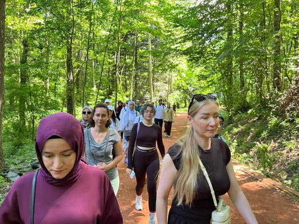 Vatandaşlarımız, Kadın ve Aile Birimimizin Belgrad Ormanı'ndaki Trekking Etkinliğiyle Doğayla Buluştu